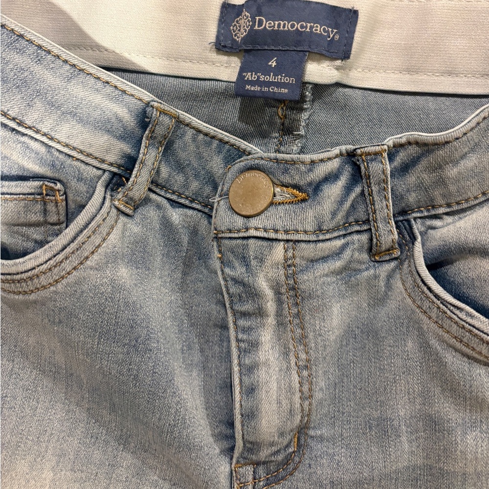 Democracy “Ab Solution” Straight Leg Jeans – Size 4
- Waist 28” - Picture 4 of 6